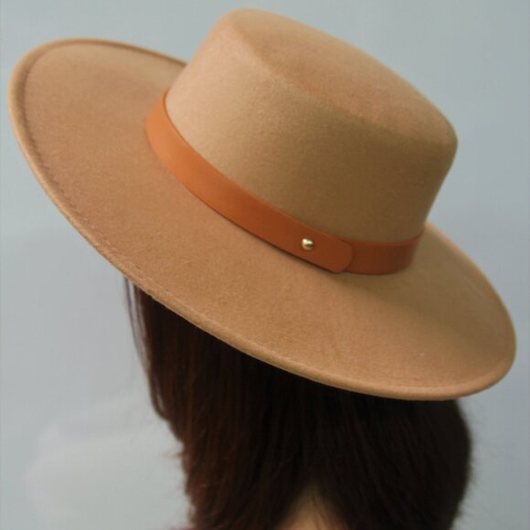 NWT Suede Fedora With Classic Leather Band - Picture 2 of 4